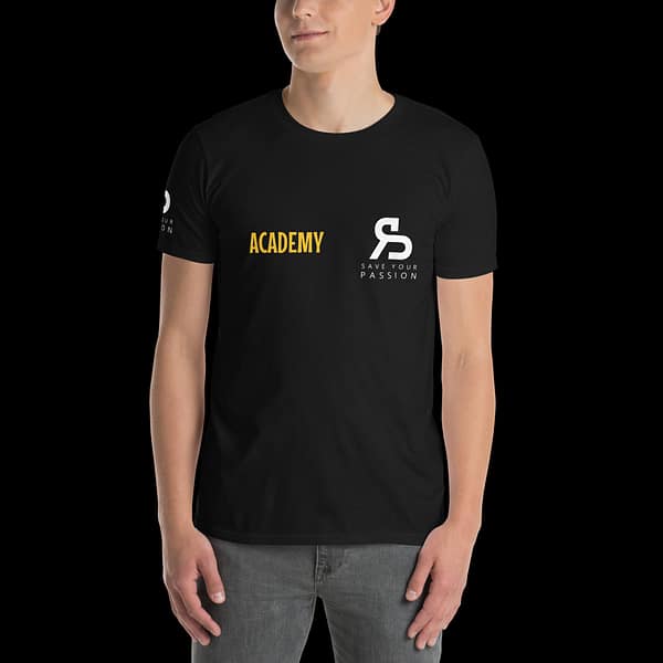 unisex-basic-softstyle-t-shirt-black-front-67fe15865518e.jpg Maglietta unisex a maniche corte Academy