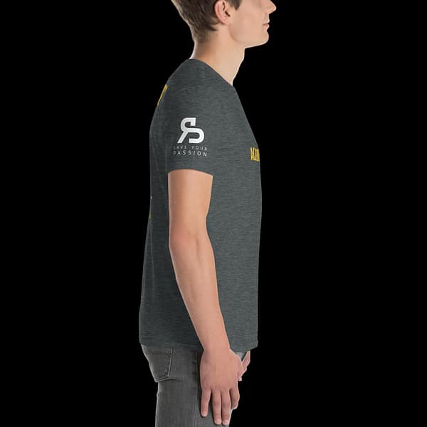 unisex-basic-softstyle-t-shirt-dark-heather-right-67fe15865a2f1.jpg Maglietta unisex a maniche corte Academy